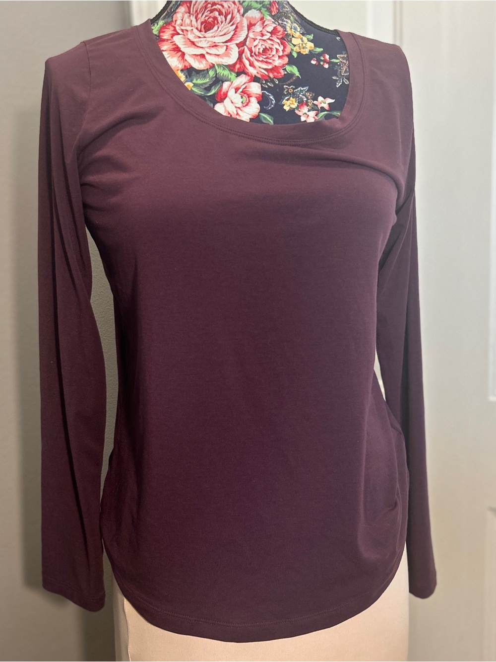 Athleta Stratus II Long Sleeve Top XS Plum Purple Maroon Scoop Neck EUC